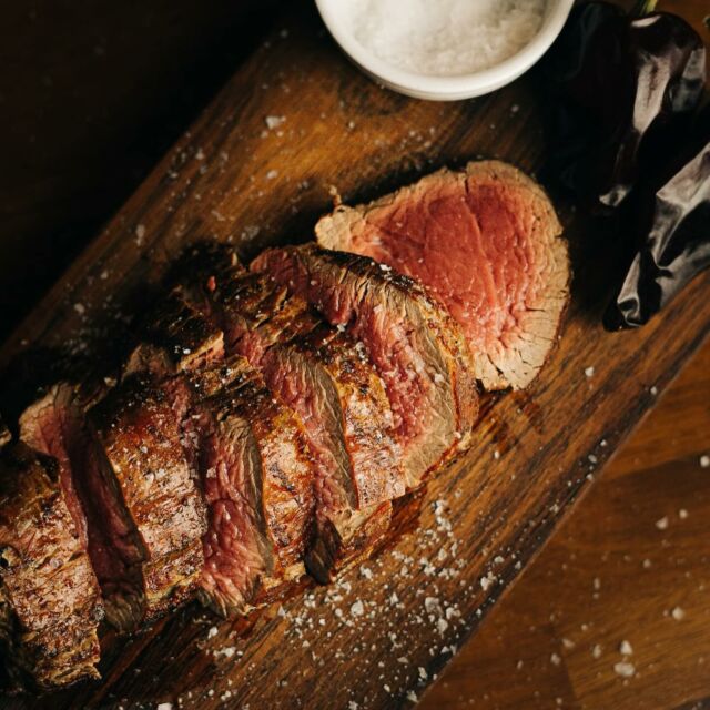 ES- Un pequeño adelanto de nuestro menú para Nochevieja. 

Reserve su mesa desde el link de nuestra bio 🔗

🥂🎉🥂🎉

EN- A small preview of our New Year’s Eve menu. 

Book your table from the link in our bio 🔗

#SteakHouse #MeatLover #NewYearsEveMenu #MenúNochevieja