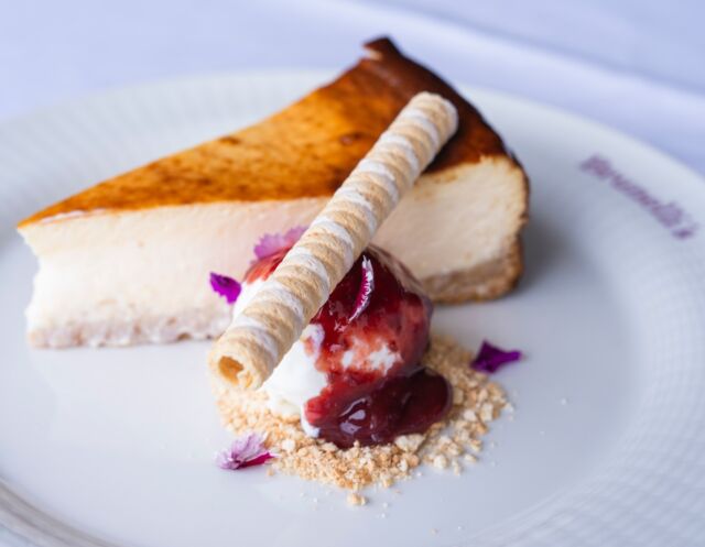 ES- La combinación perfecta: tarta de queso y helado, un dúo clásico reinventado. 

🍰🥄🍰🥄

EN- The perfect combination: cheesecake and ice cream, a classic duo reinvented. 

#SteakHouse #MeatLover #TartaDeQueso #Cheescake #CheesecakeLover