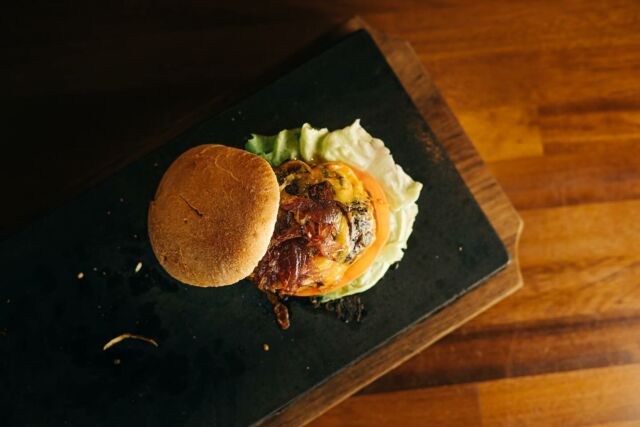 🇬🇧Celebrate World Burger Day with us at Brunelli’s Steakhouse! Savor our gourmet burgers in an atmosphere of elegance and exclusivity. Each bite is a unique experience, crafted for the most discerning palates. 

🇪🇸 ¡Celebra el Día Mundial de la Hamburguesa con nosotros en Brunelli’s Steakhouse! Disfruta de nuestras hamburguesas gourmet en un ambiente de elegancia y exclusividad. Cada bocado es una experiencia única.