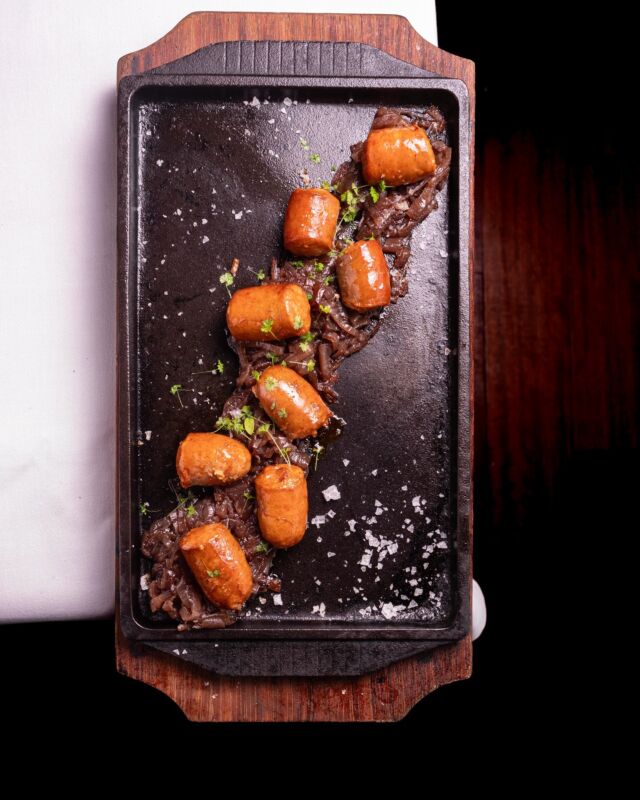 ES- Cada bocado de nuestros chorizos caseros es una explosión de sabor. ¡Ven a disfrutarlo en Brunelli’s!

Reserve su mesa desde nuestro perfil.

🥩✨🥩✨🥩✨

EN- Every bite of our homemade chorizos is a burst of flavor. Come enjoy it at Brunelli’s!

Book your table from our profile.